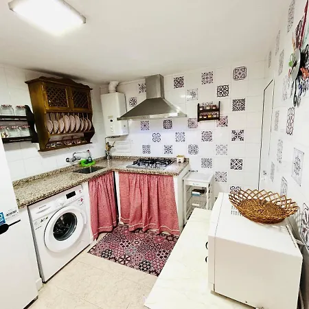 Cozy Town House With Terrace And Free Wifi Nyaraló