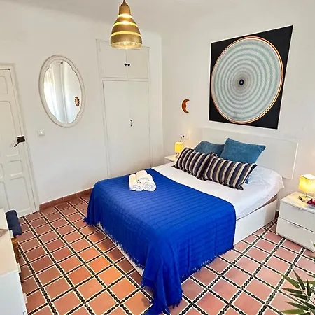 Holiday home Cozy Town House With Terrace And Free Wifi *
