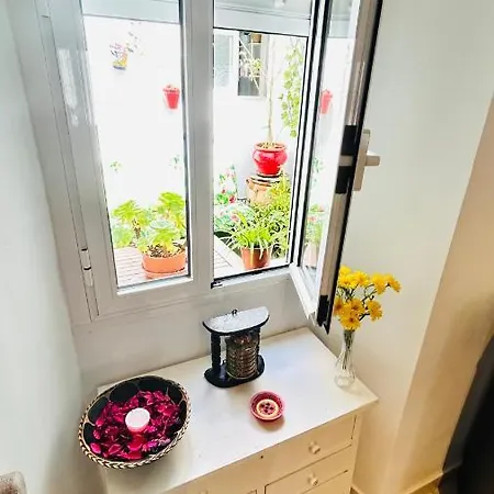 Cozy Town House With Terrace And Free Wifi Nyaraló