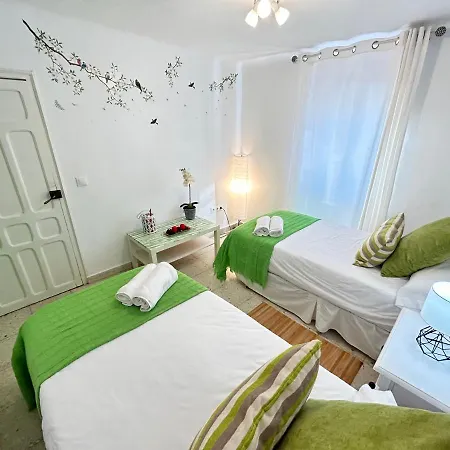 Cozy Town House With Terrace And Free Wifi *