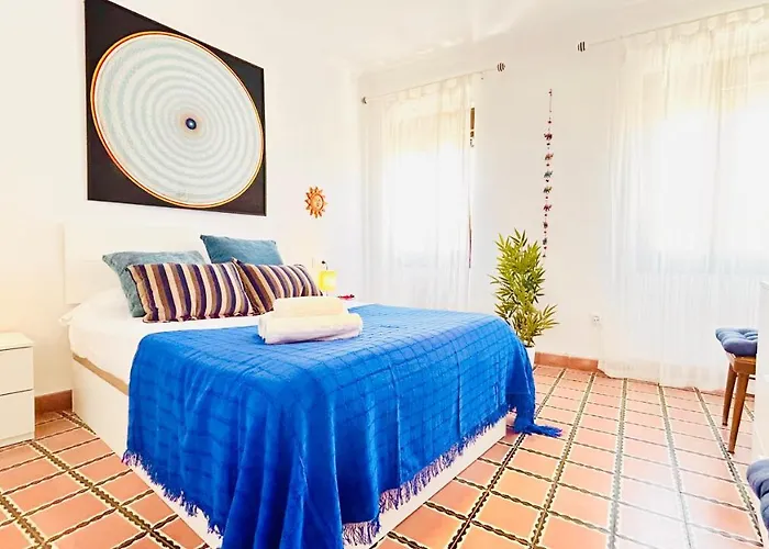 Cozy Town House With Terrace And Free Wifi 度假居