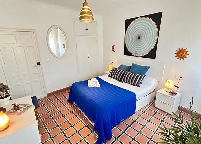 度假居 Cozy Town House With Terrace And Free Wifi *