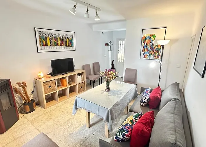 بيت للعطل Cozy Town House With Terrace And Free Wifi روندا