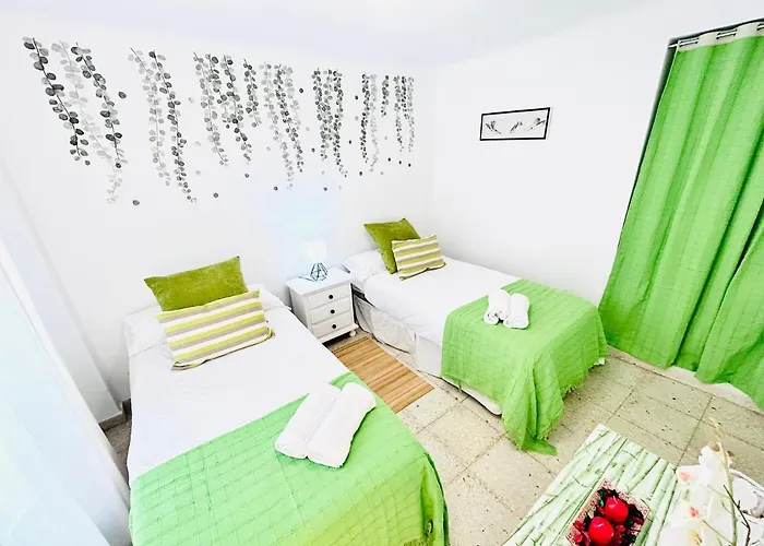 Cozy Town House With Terrace And Free Wifi بيت للعطل روندا