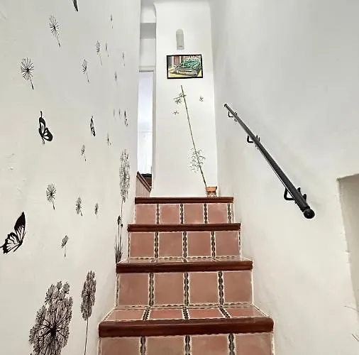 度假居 Cozy Town House With Terrace And Free Wifi *